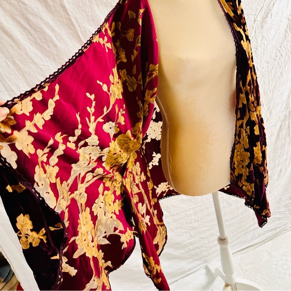 Natural Life Burnt-Out Velvet Open Front Long Shrug Top Burgundy One Size - Picture 7 of 10